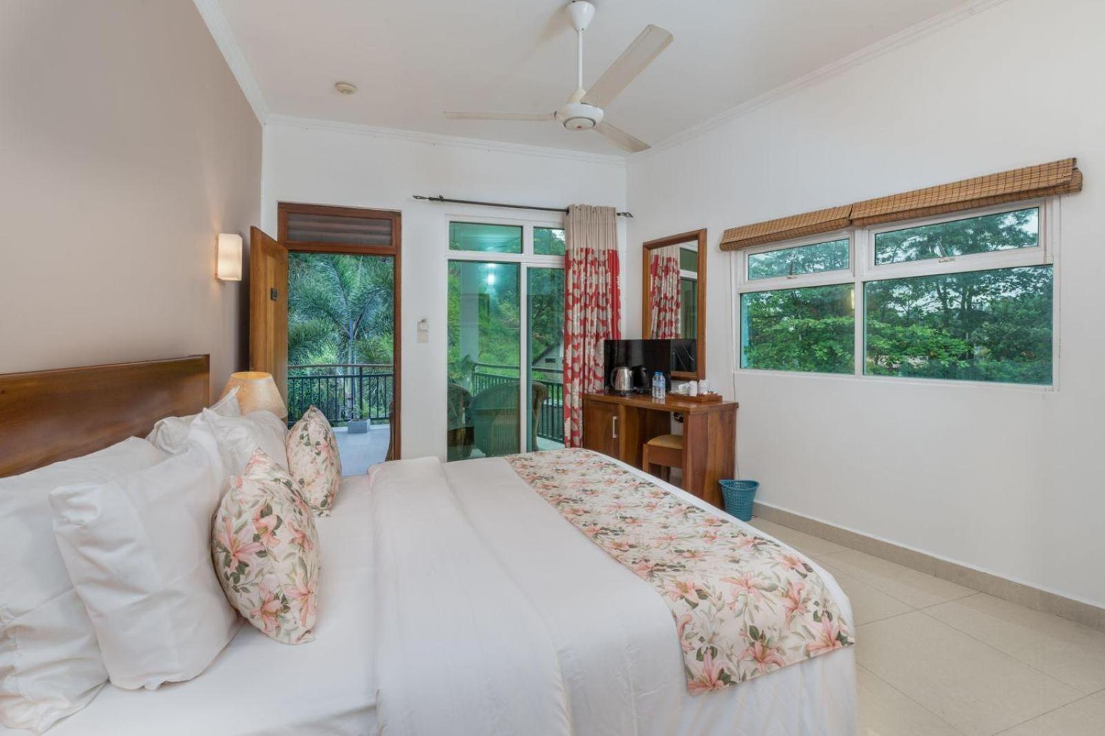 Hotel Travellers Nest Kandy Exterior foto