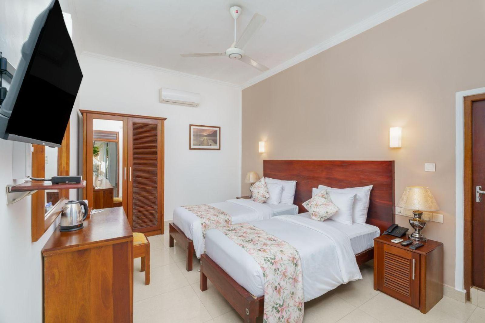 Hotel Travellers Nest Kandy Exterior foto