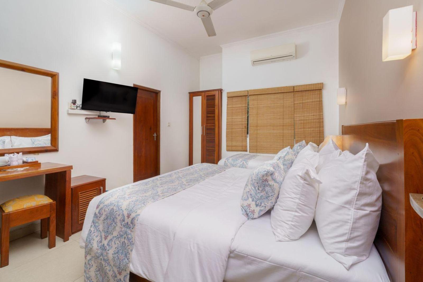 Hotel Travellers Nest Kandy Exterior foto