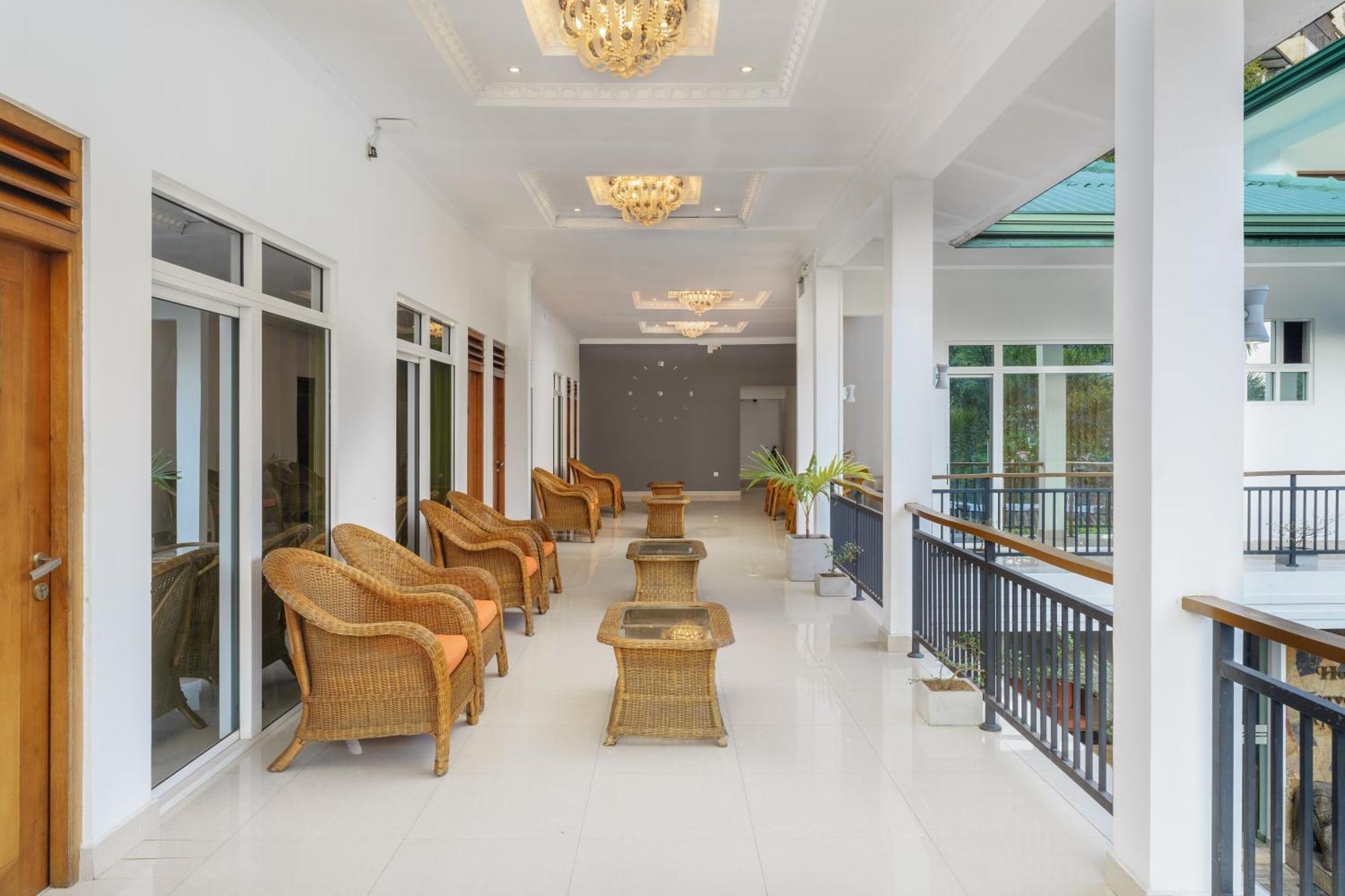Hotel Travellers Nest Kandy Exterior foto