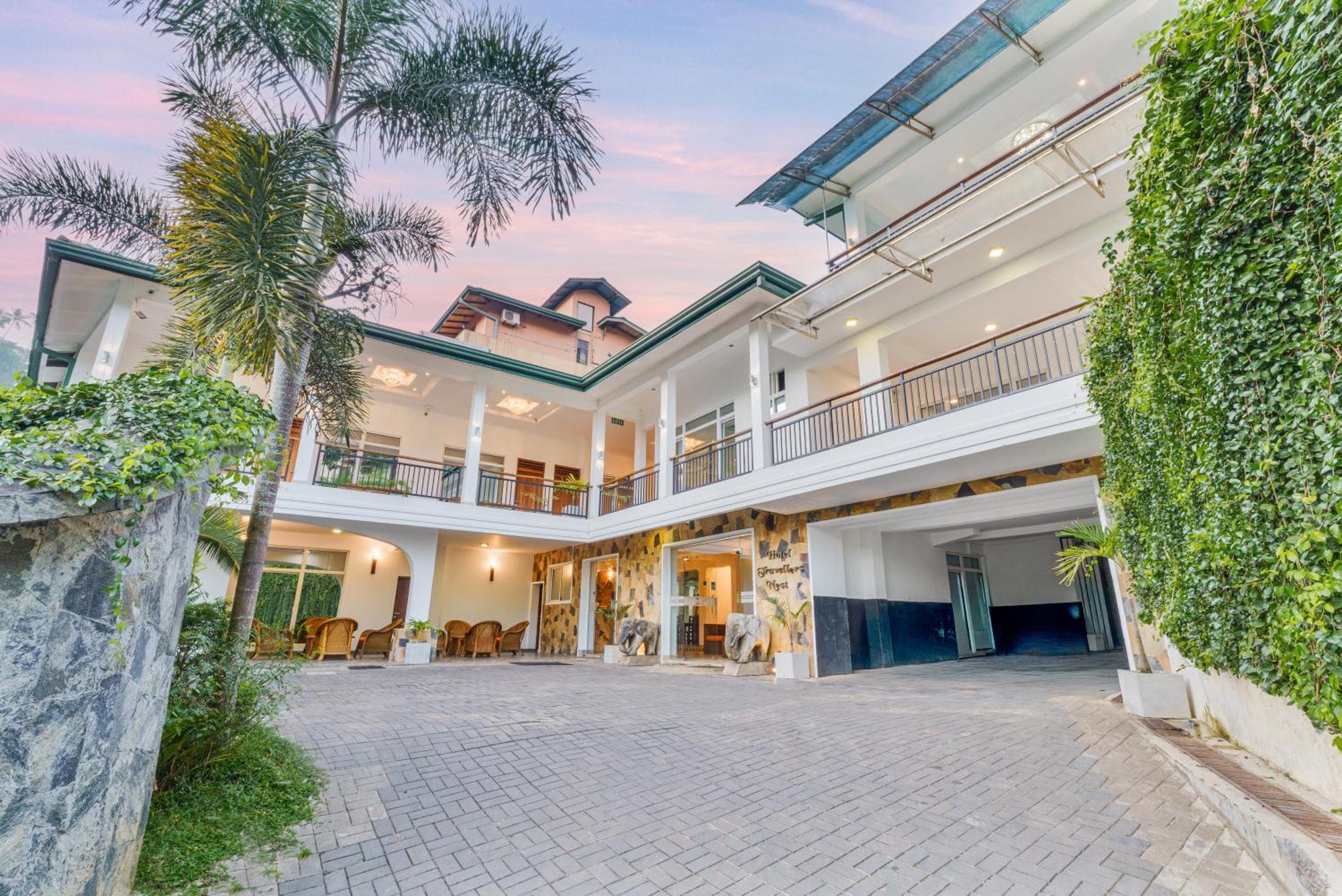 Hotel Travellers Nest Kandy Exterior foto