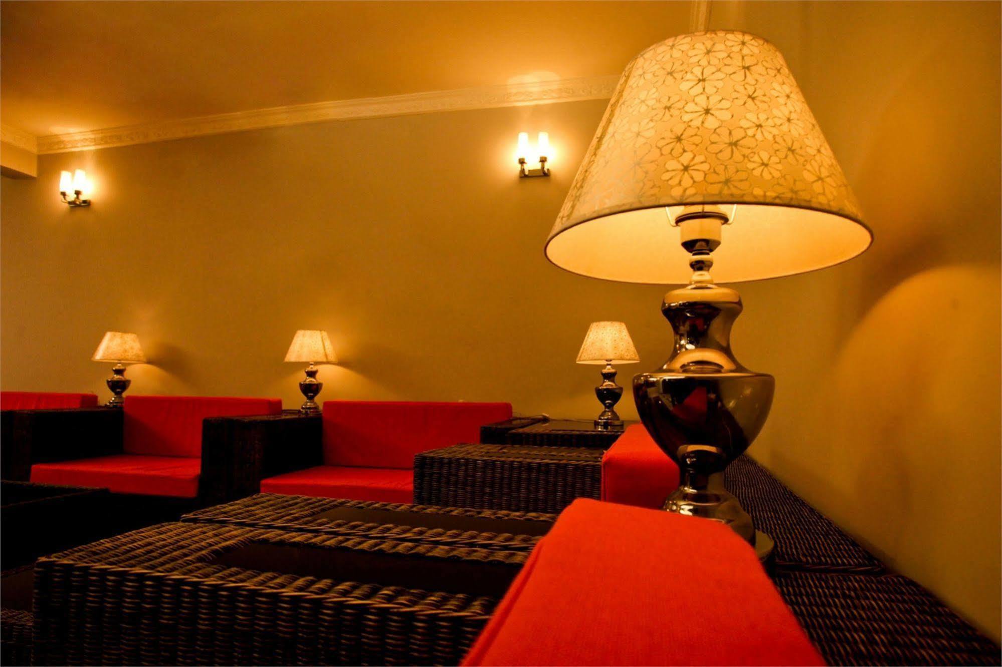Hotel Travellers Nest Kandy Exterior foto