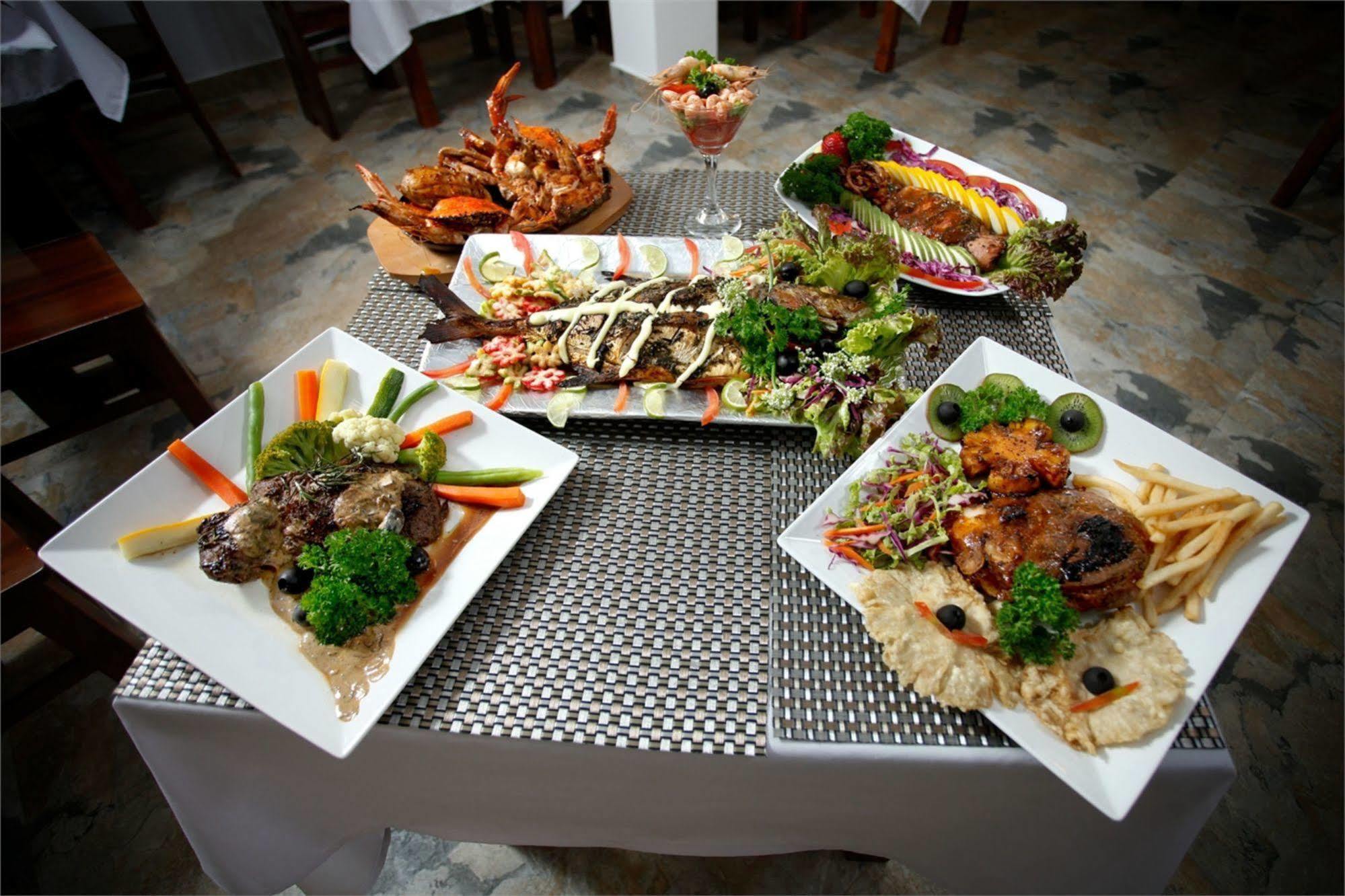 Hotel Travellers Nest Kandy Exterior foto